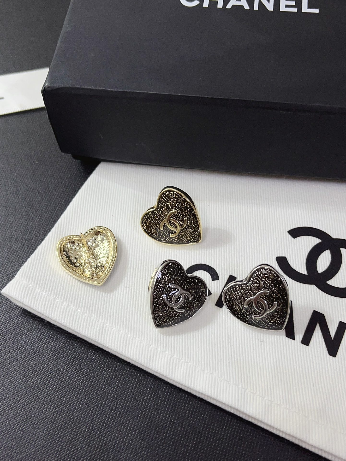 A1077 Chanel earrings