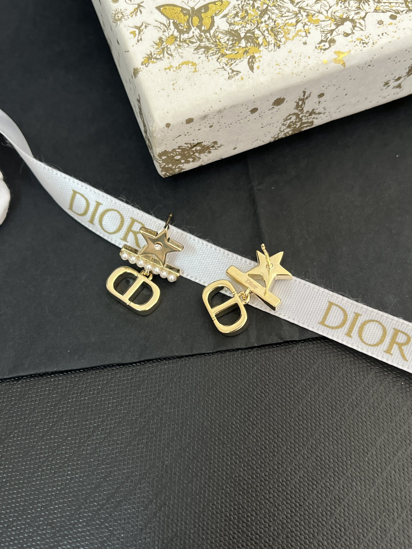 A1082 Dior Petit CD earrings