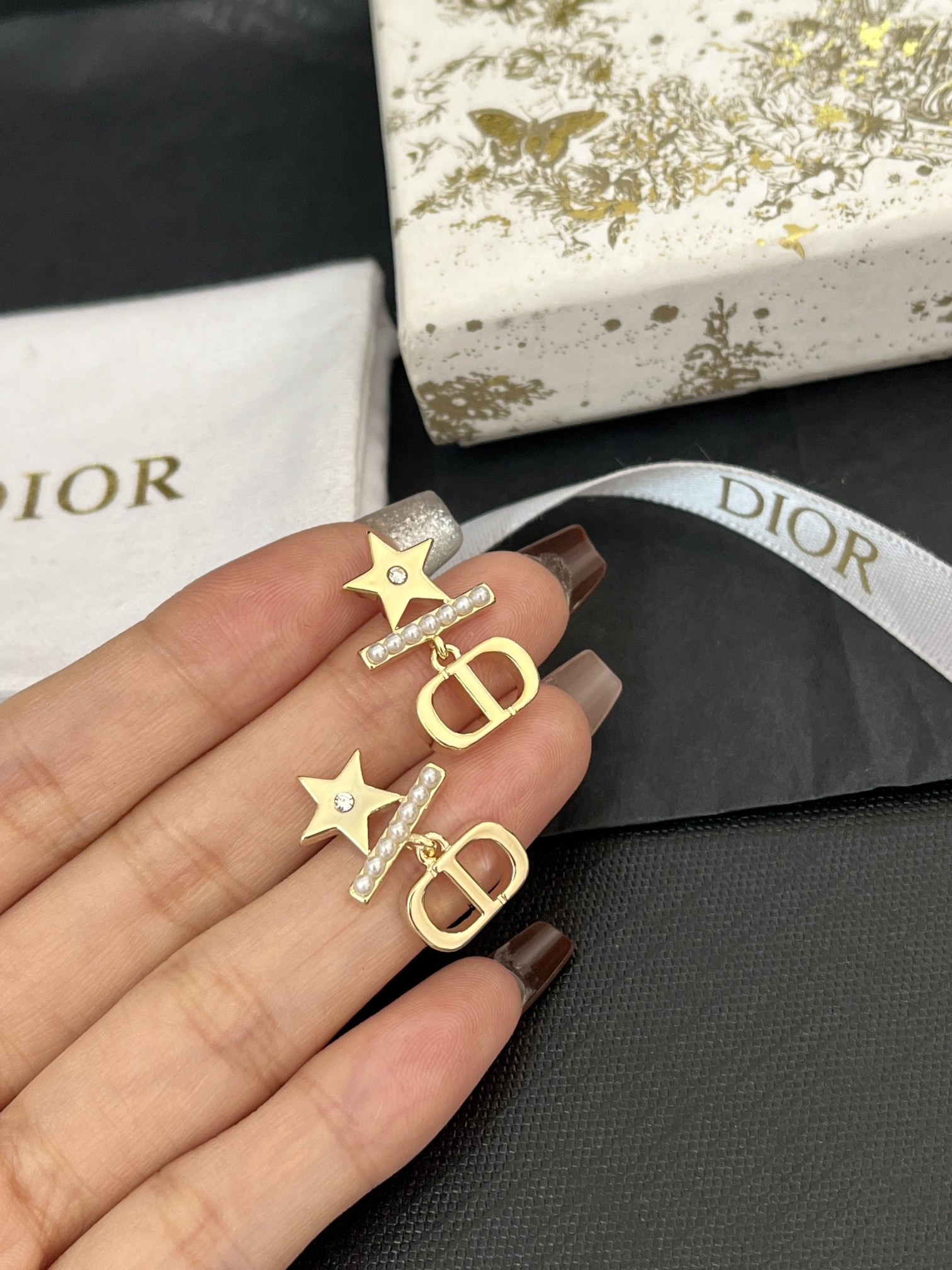 A1082 Dior Petit CD earrings