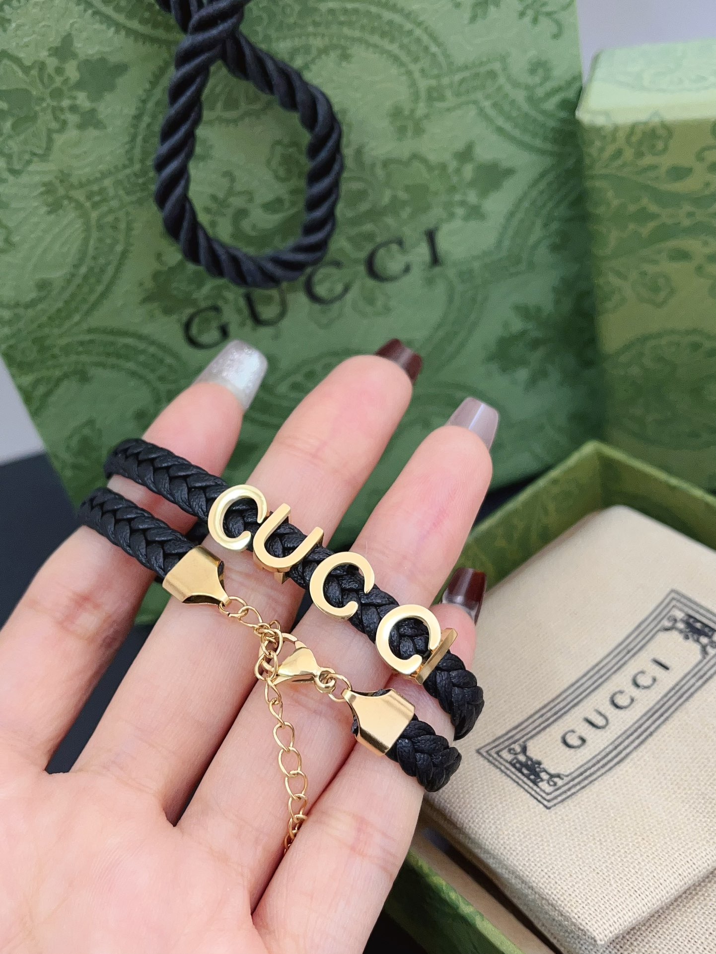 X648 Gucci leather choker necklace