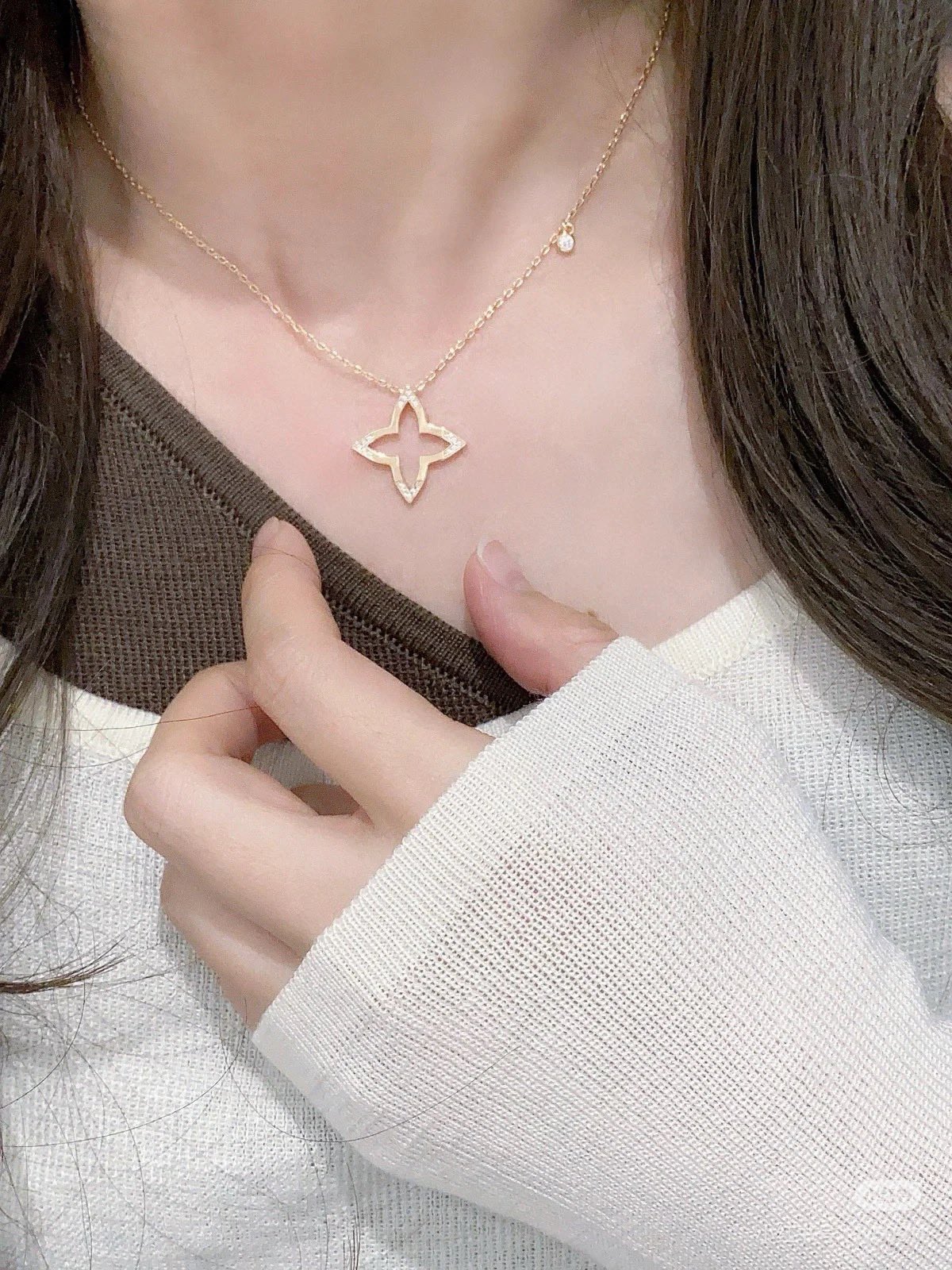 X647 LV Necklace