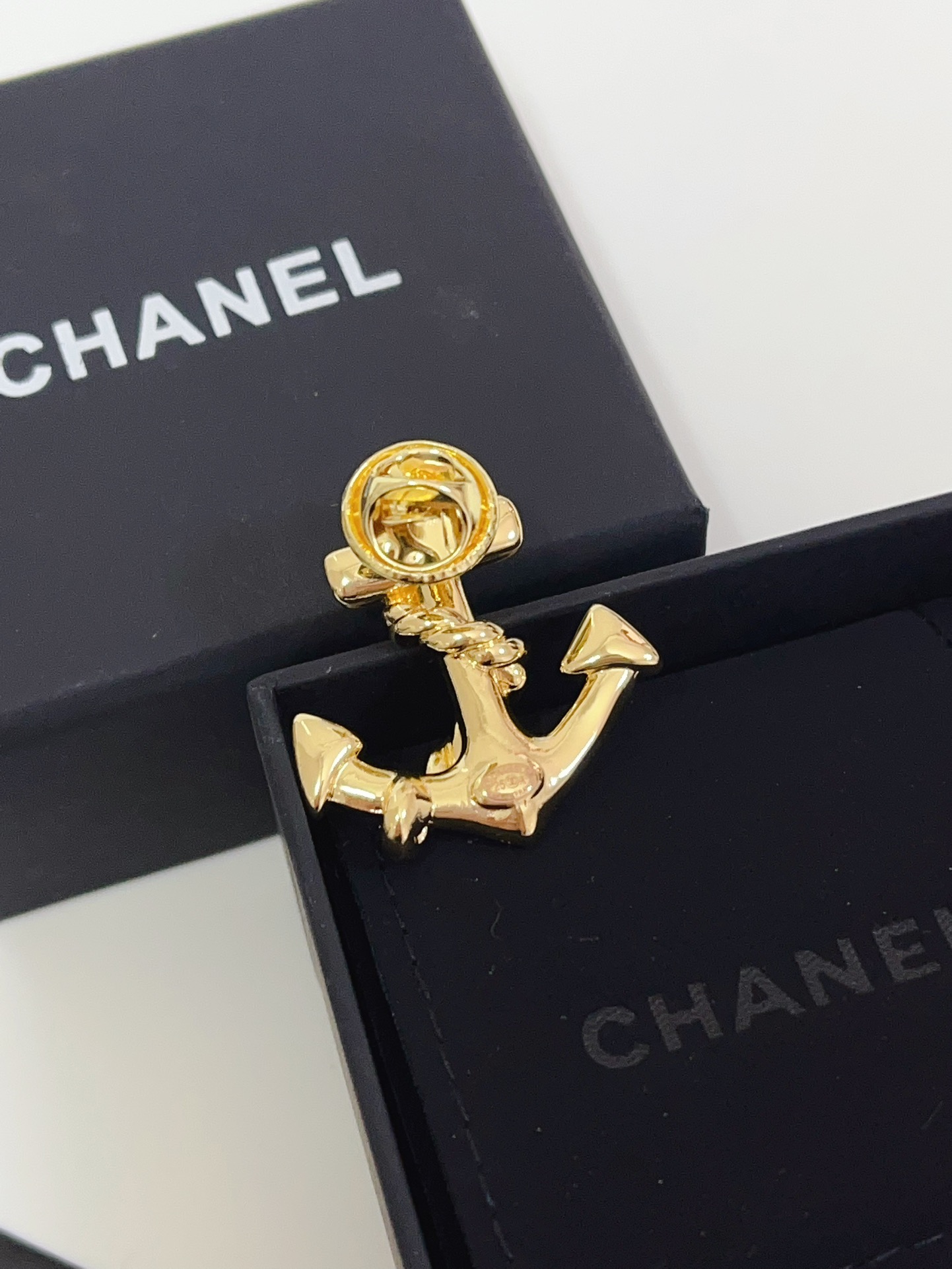 D180 Chanel anchor brooch