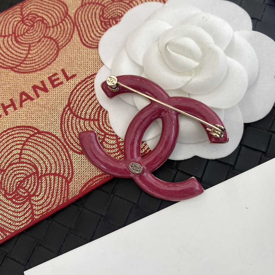 C262 Chanel brooch