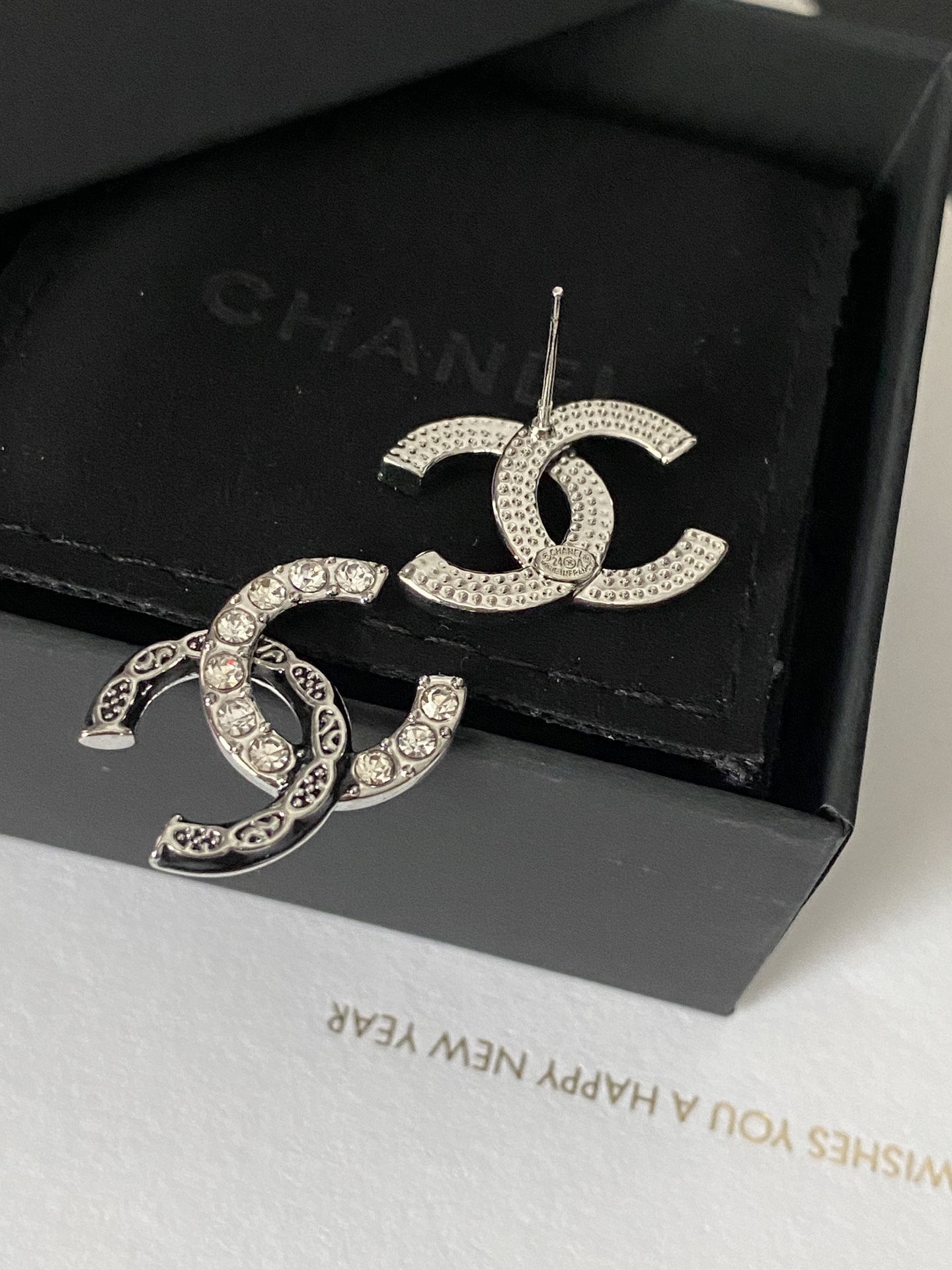 A1256 Chanel CC earrings