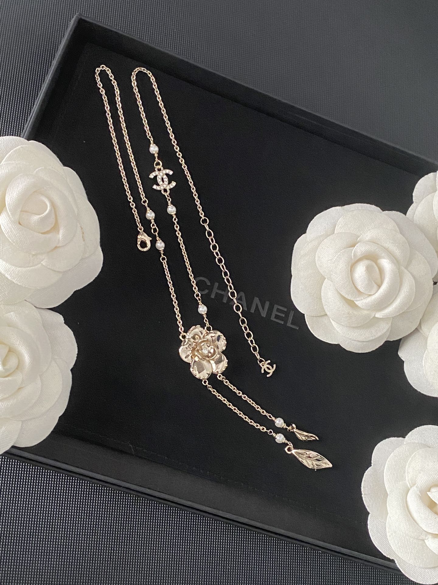 B545 Chanel camellia necklace
