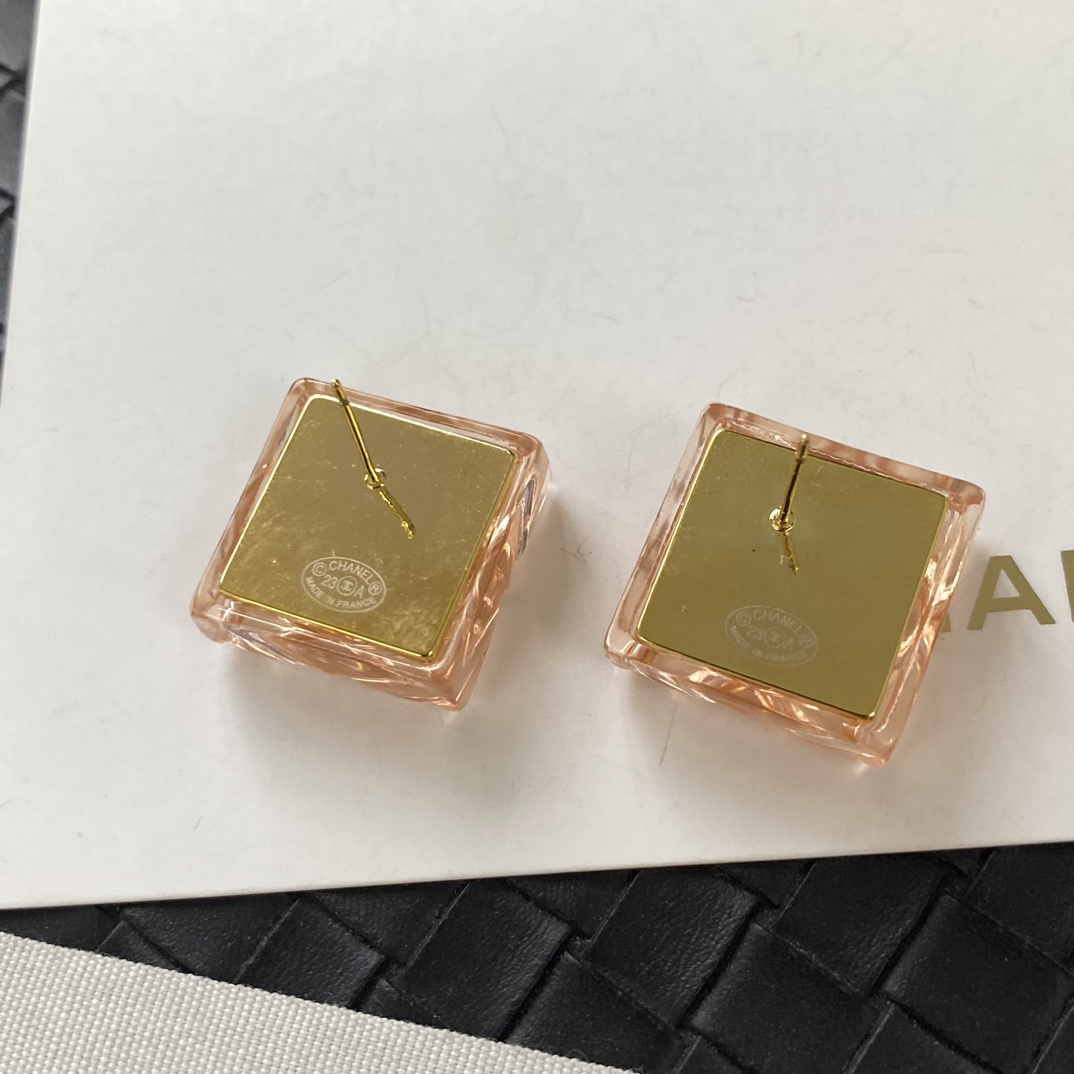 E014 Chanel Acrylic square earrings