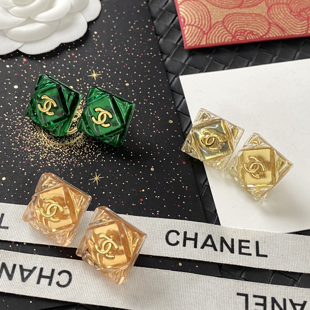 E014 Chanel Acrylic square earrings
