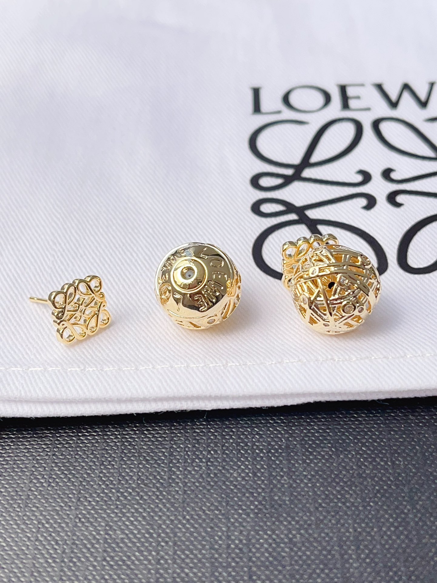 A1104 Loewe earrings