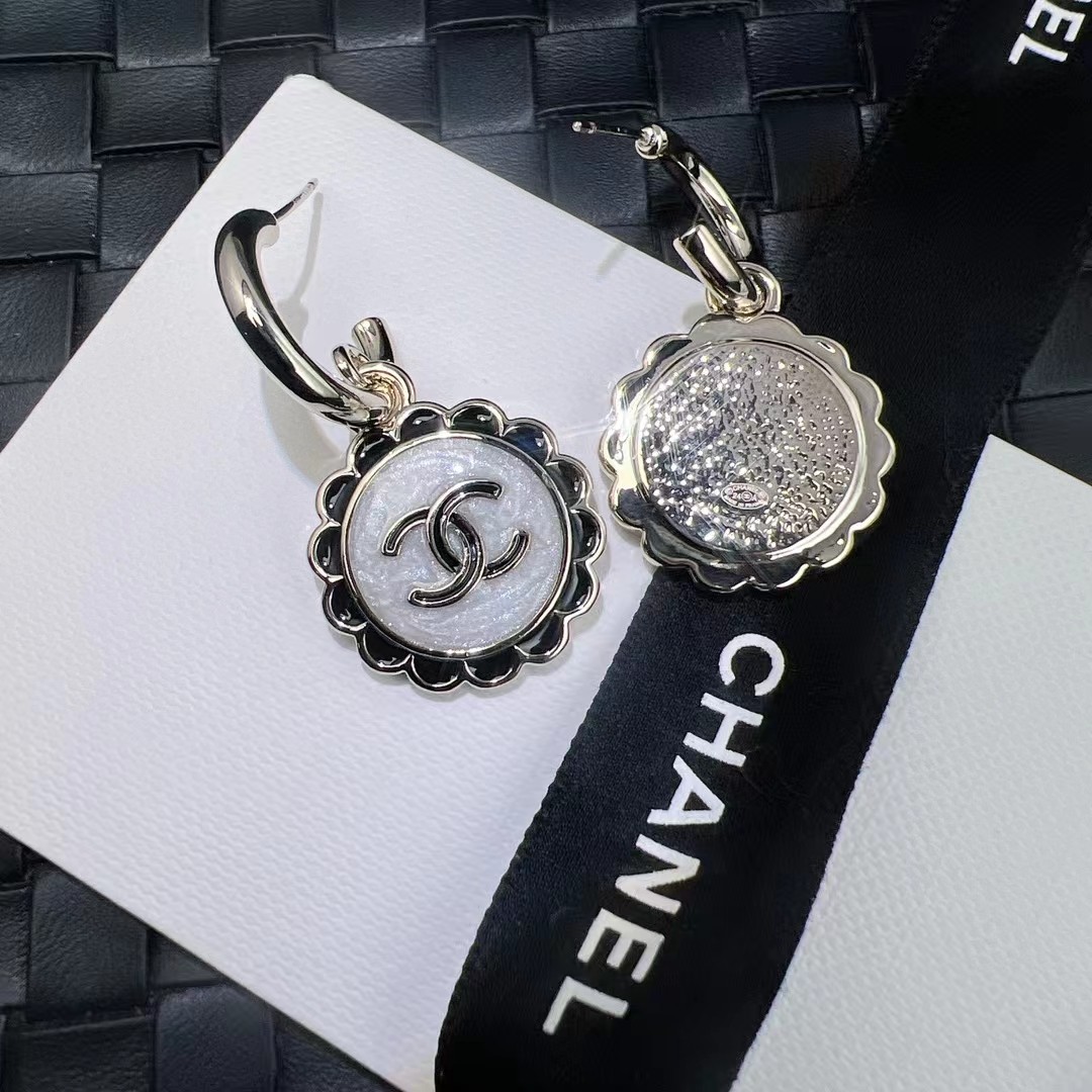 A1179 Chanel earrings