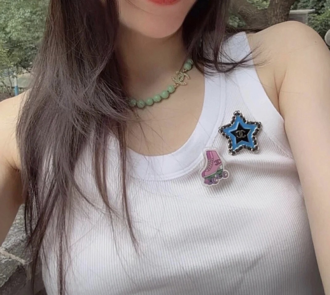 C054 Chanel star brooch