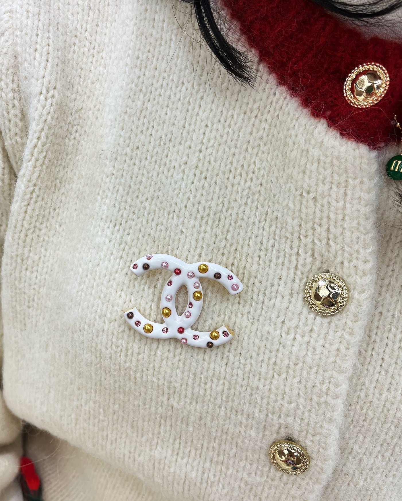 C120 Chanel CC Brooch