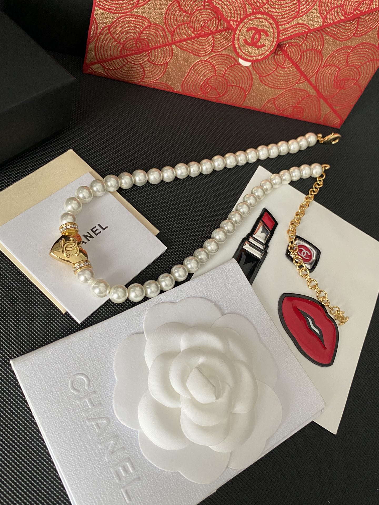 B389 Chanel pearls choker necklace