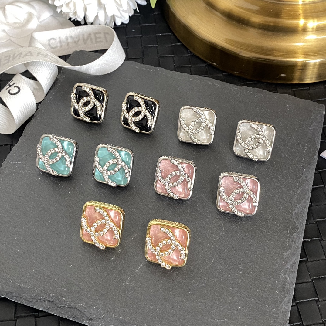 E010 Chanel earrings