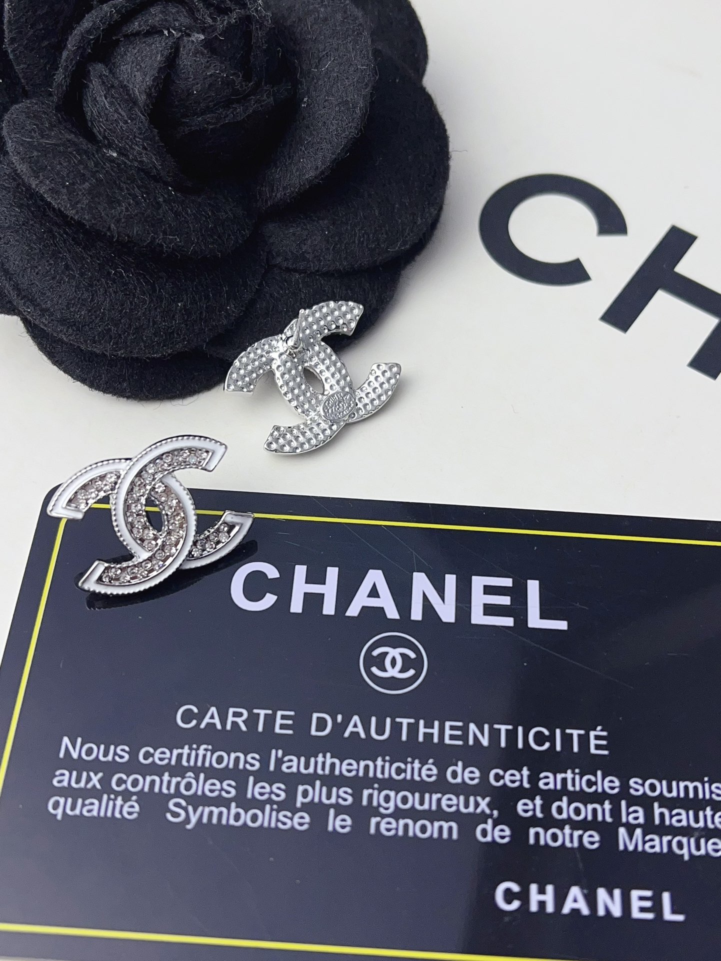 A1094 Chanel CC earrings
