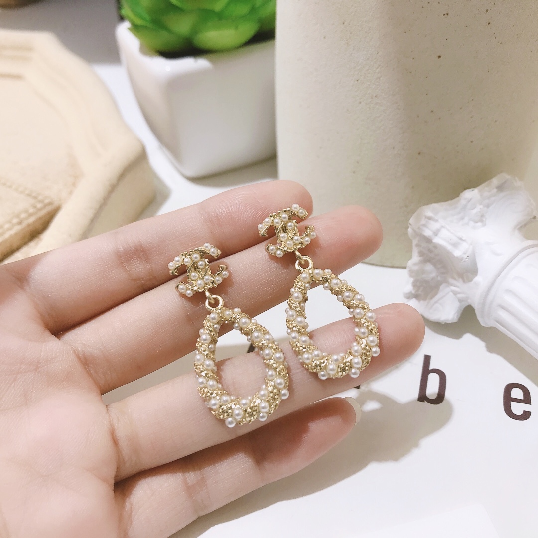 A027 Chanel earrings