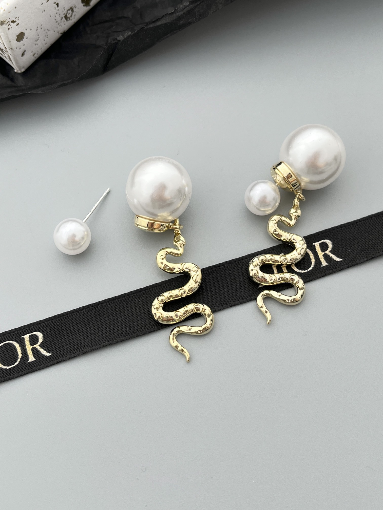 A1099 DIOR snake Tribales earrings