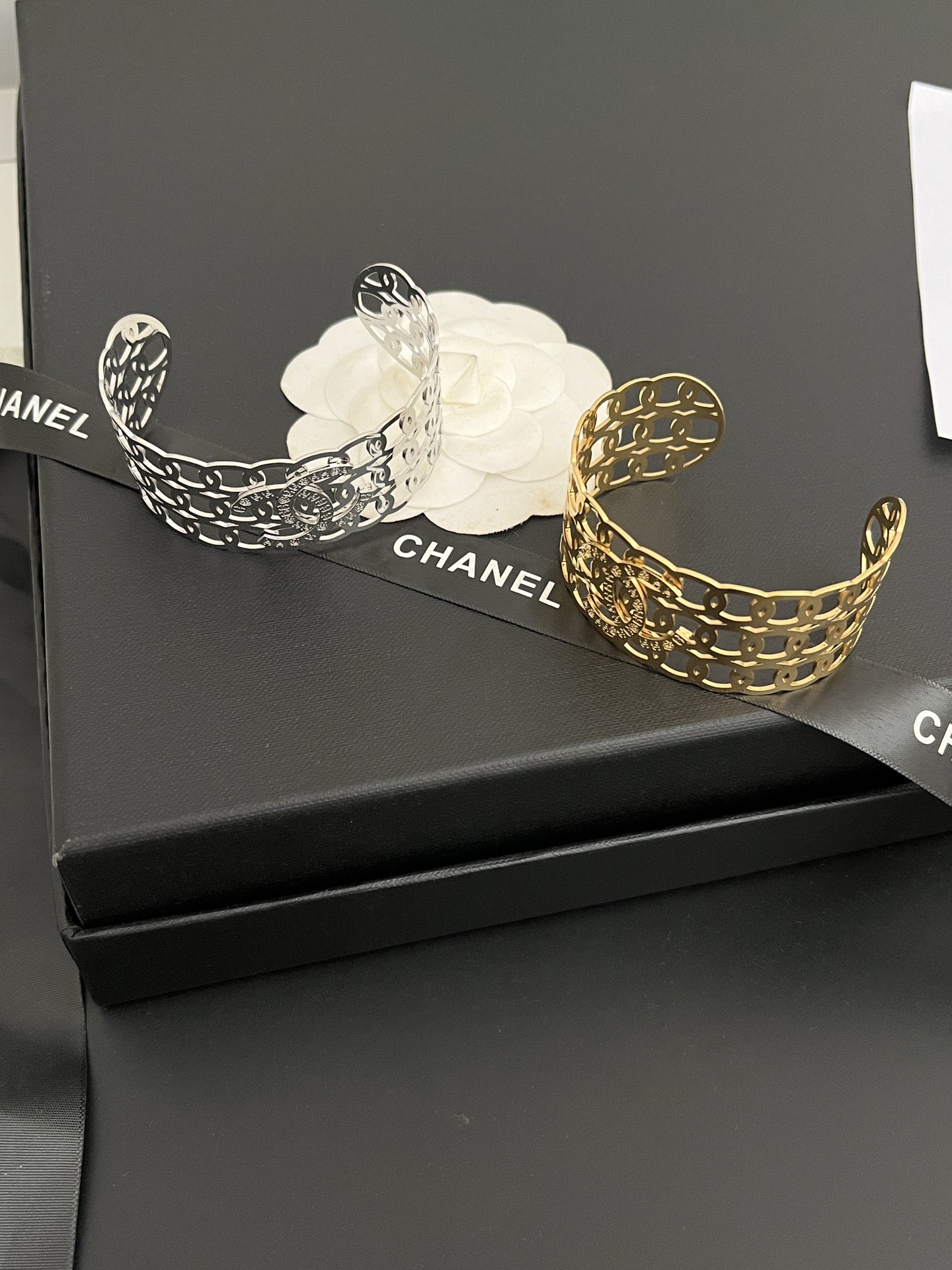S432 Chanel hollow bracelet