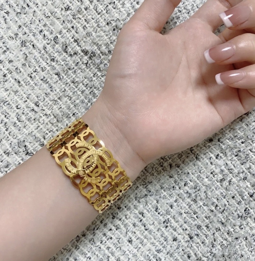 S432 Chanel hollow bracelet