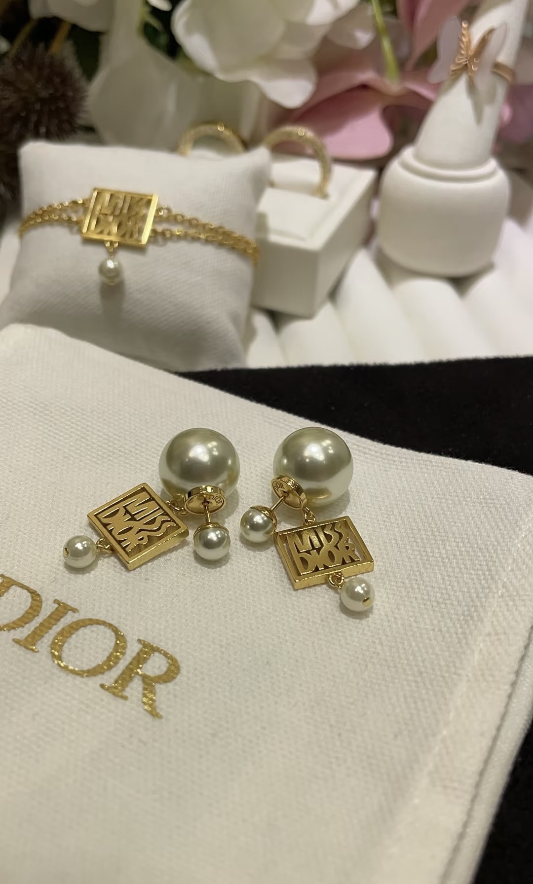 A424 DIOR earrings