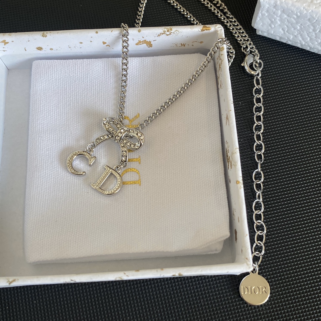 B063 Dior necklace