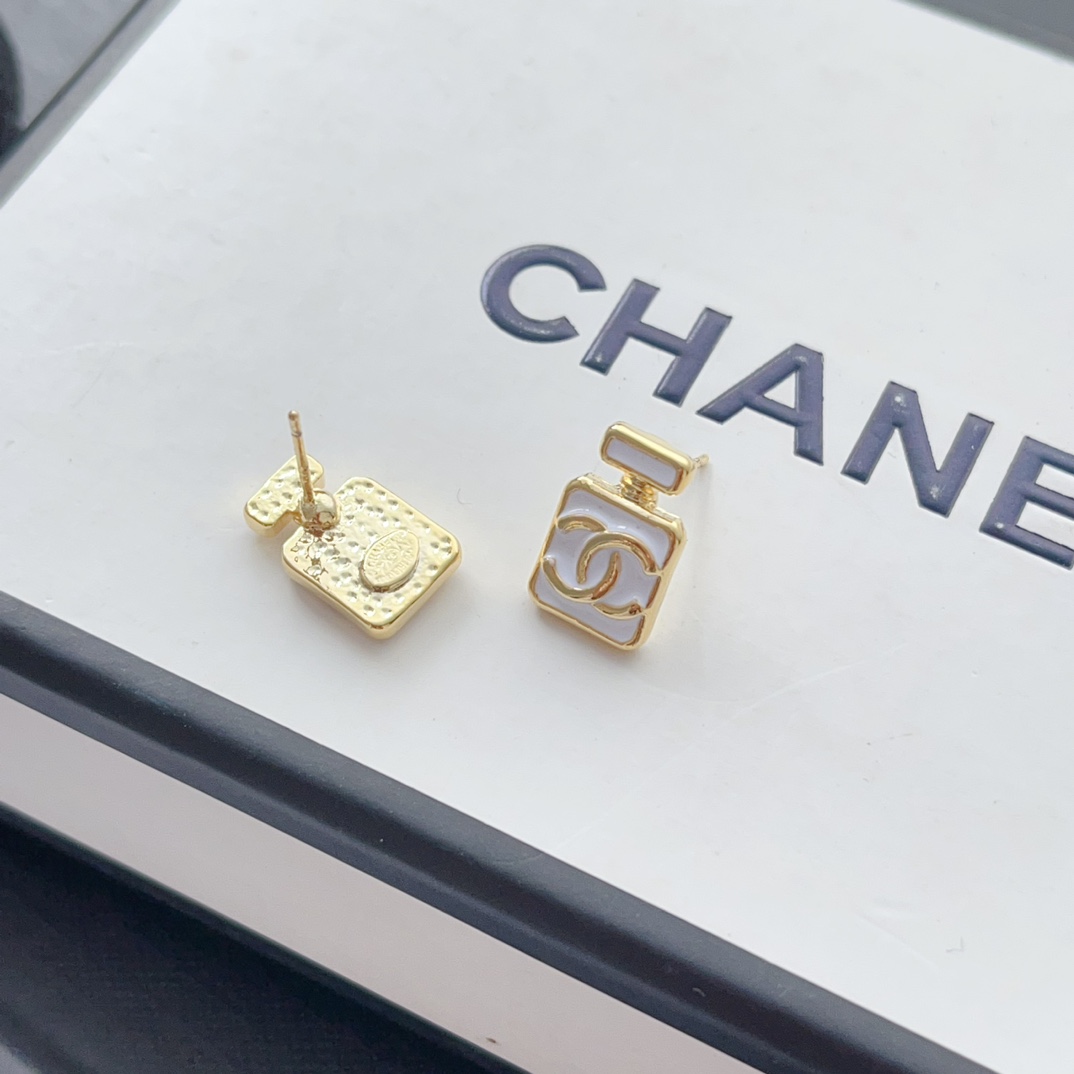 A1121 Chanel earrings