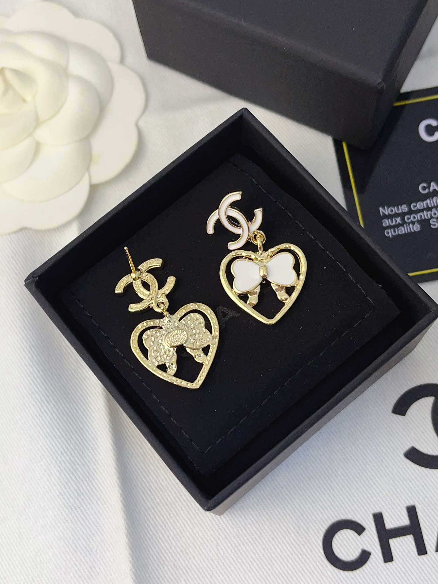 A1110 Chanel hollow earrings