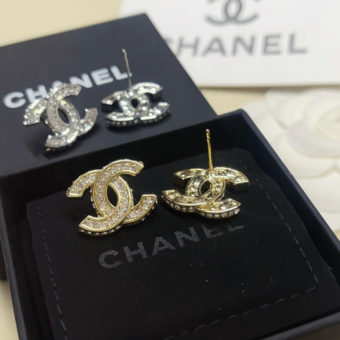 A1116 Chanel CC earrings