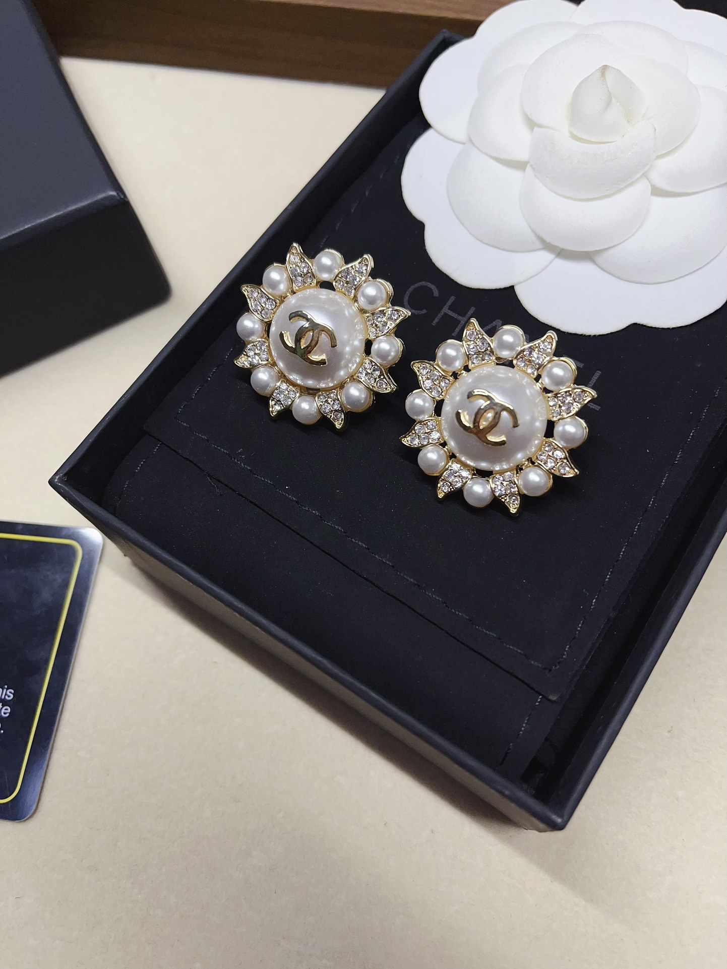 A1112 Chanel earrings