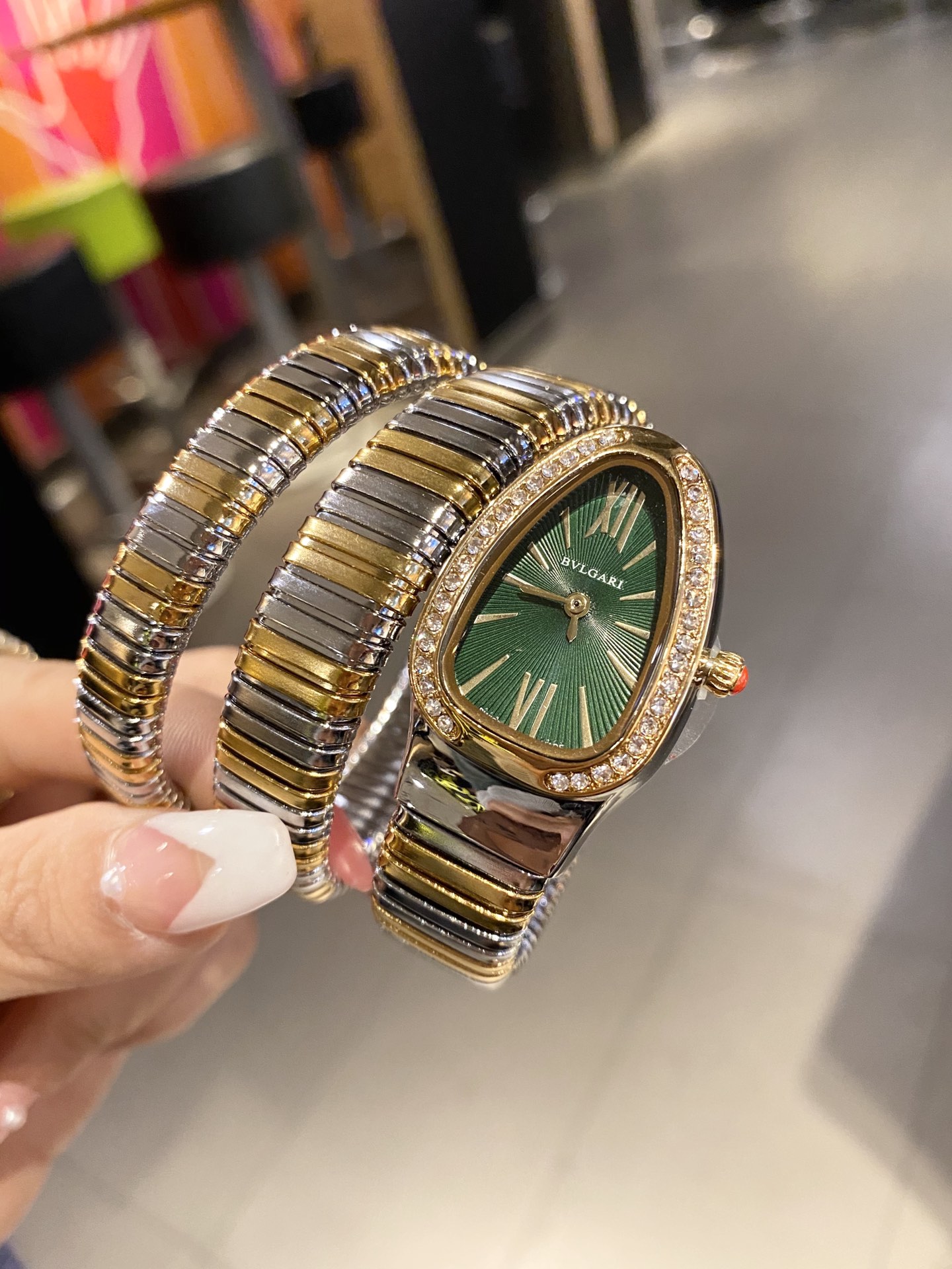 BV Bvlgari Golden snake quartz watch 116301