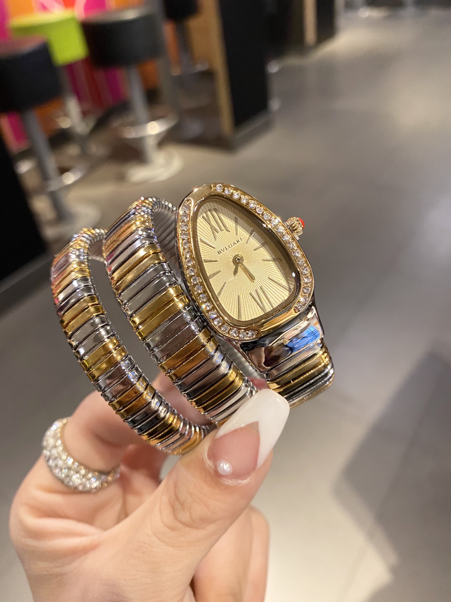 BV Bvlgari Golden snake quartz watch 116301