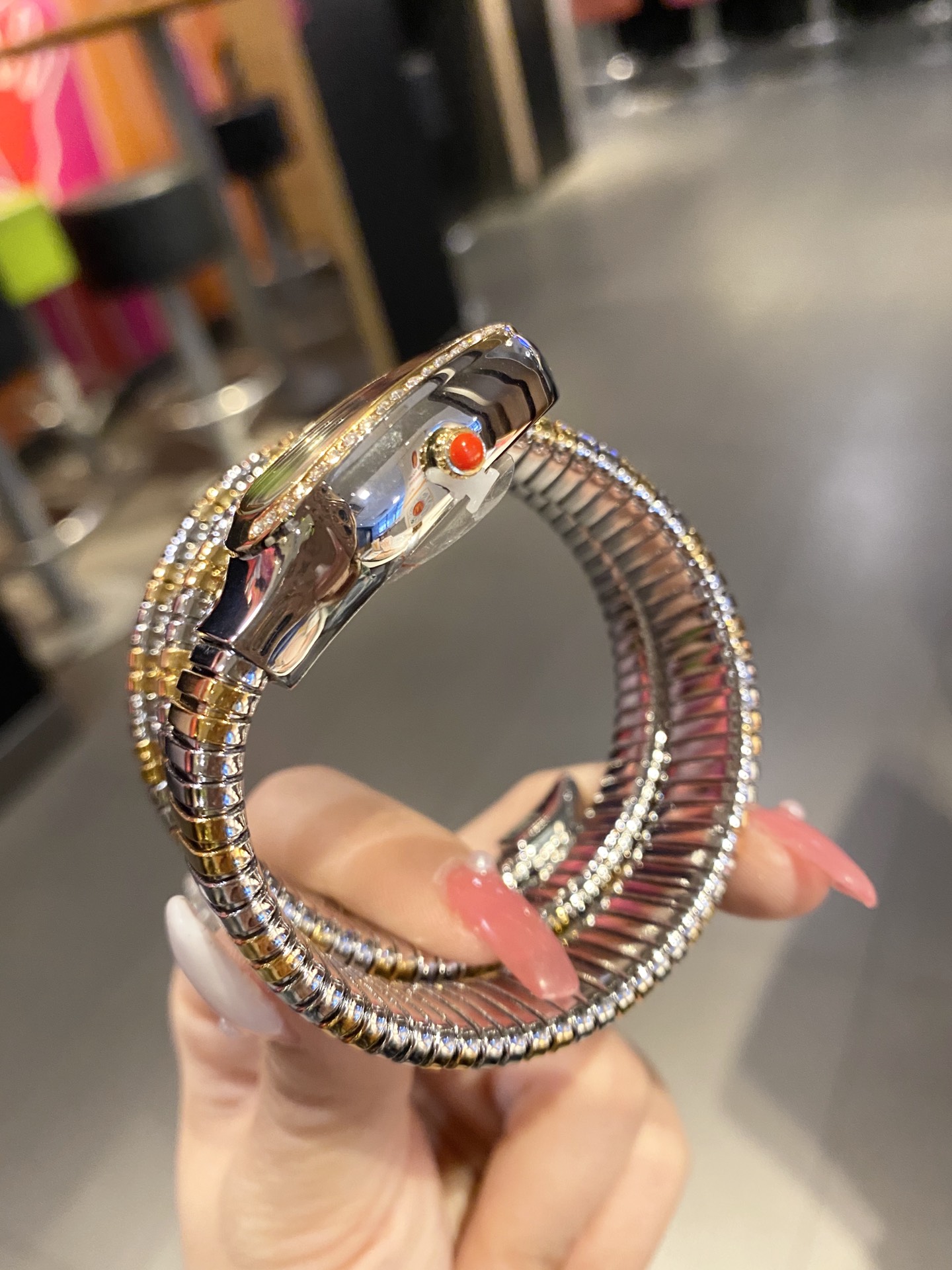 BV Bvlgari Golden snake quartz watch 116301