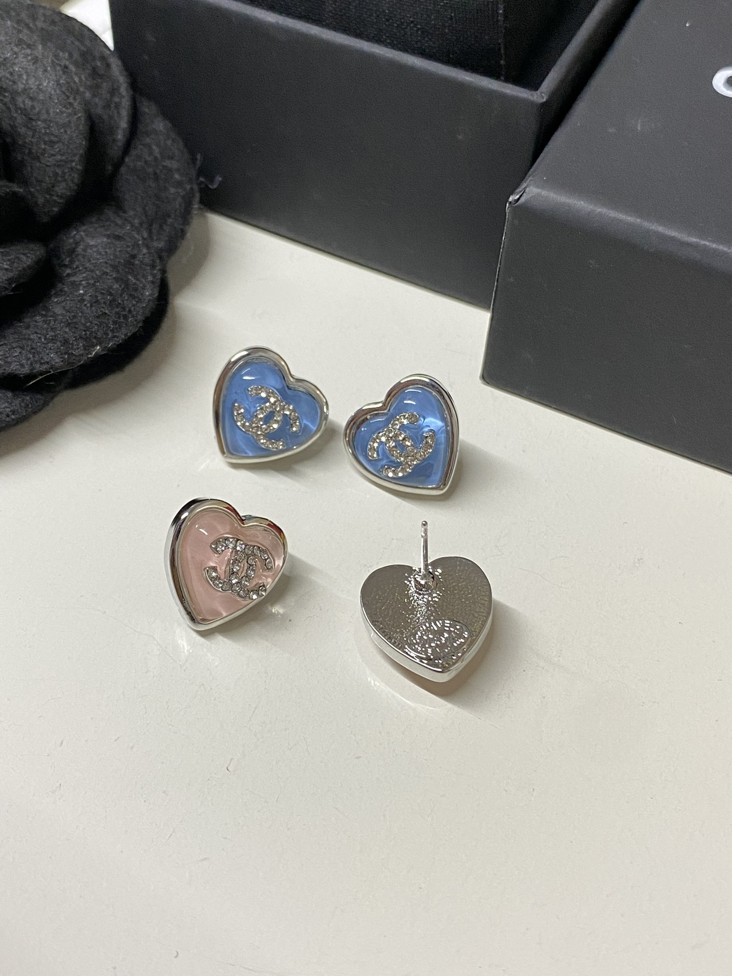 A1140 Chanel earrings
