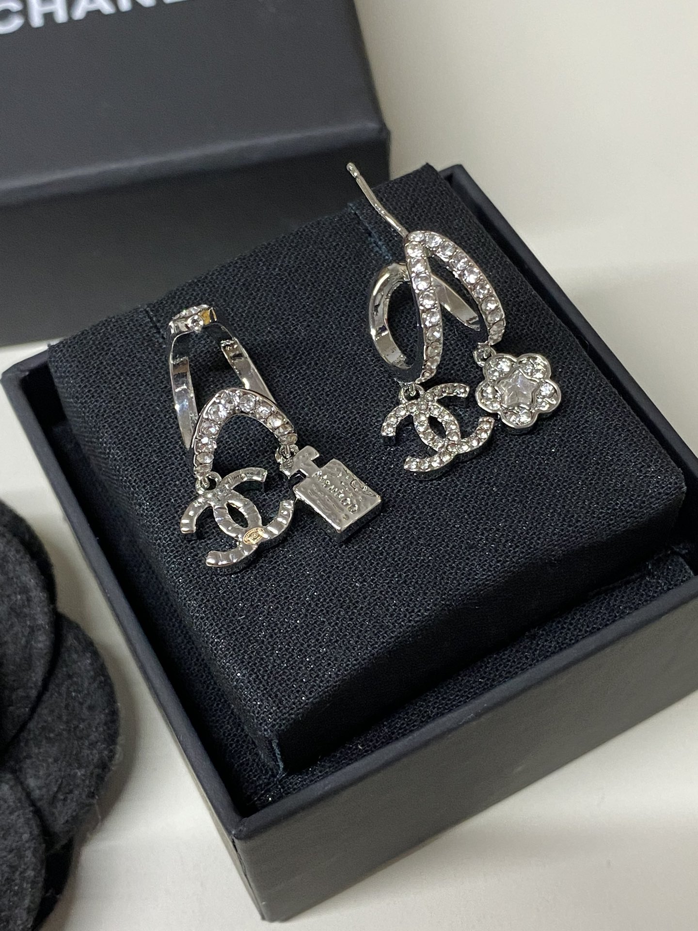 A1141 Chanel earrings