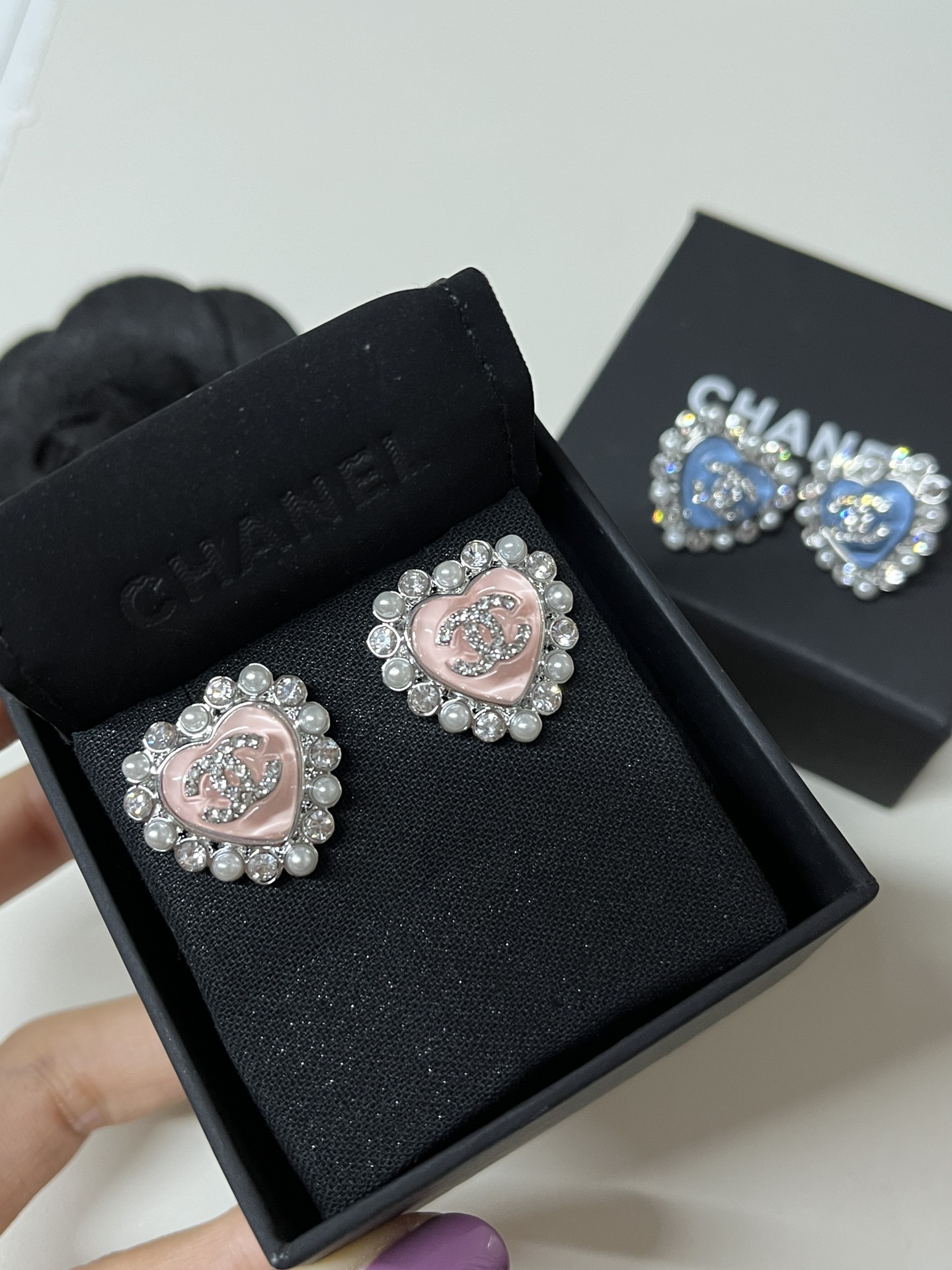A1138 Chanel heart earrings