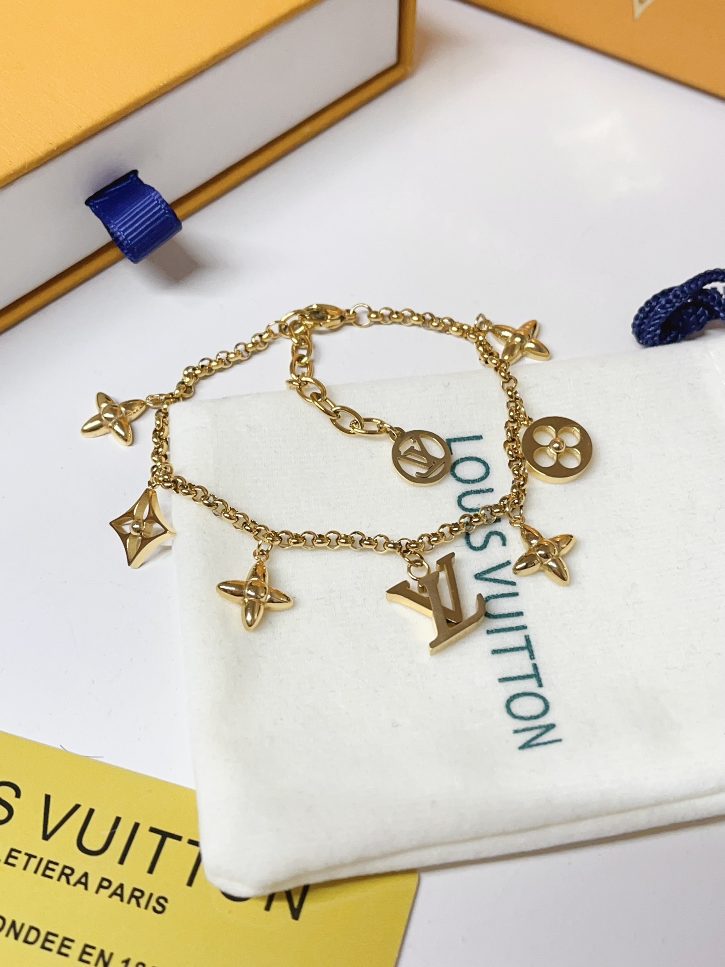 L195 LV Bracelet