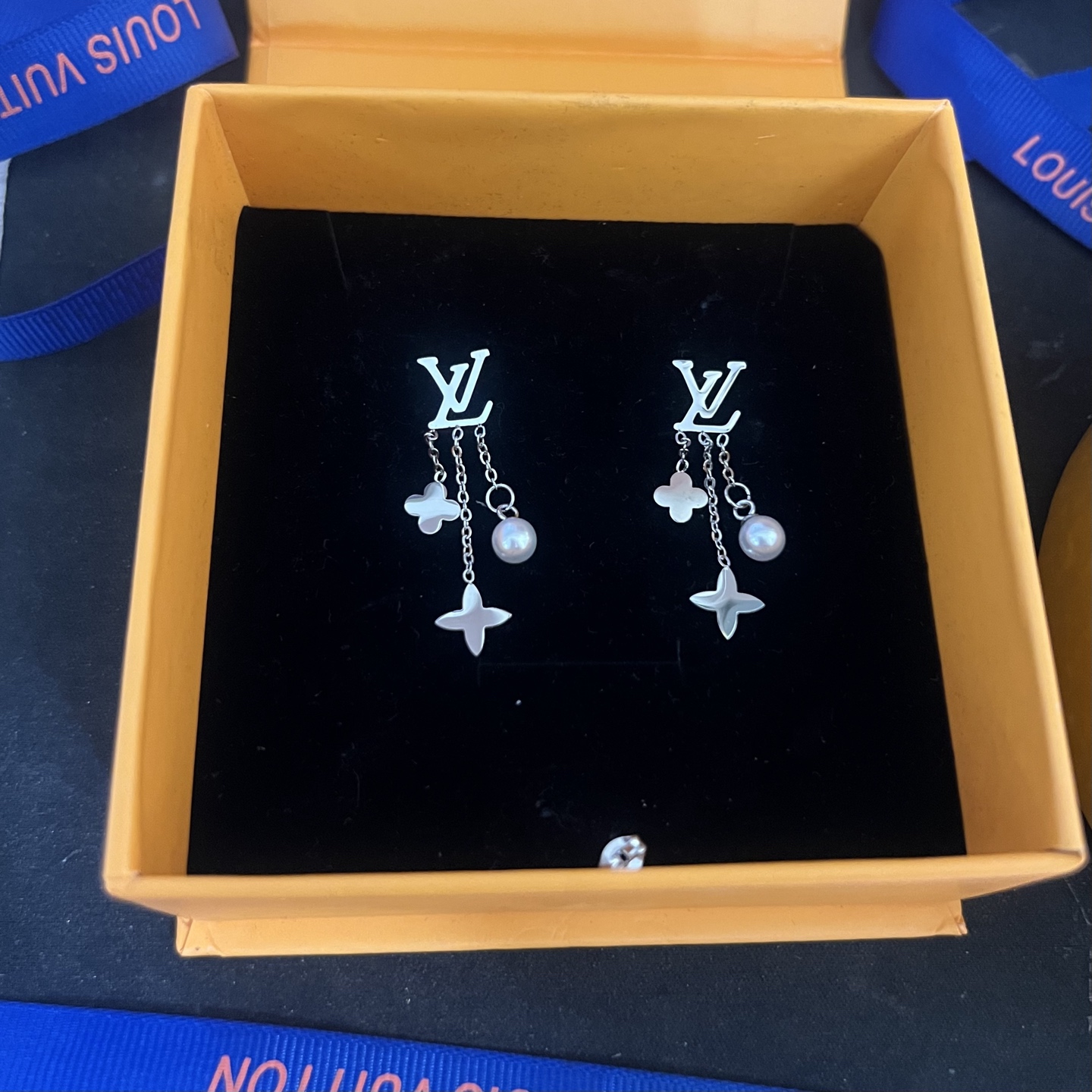LV Titanium steel earrings 116434