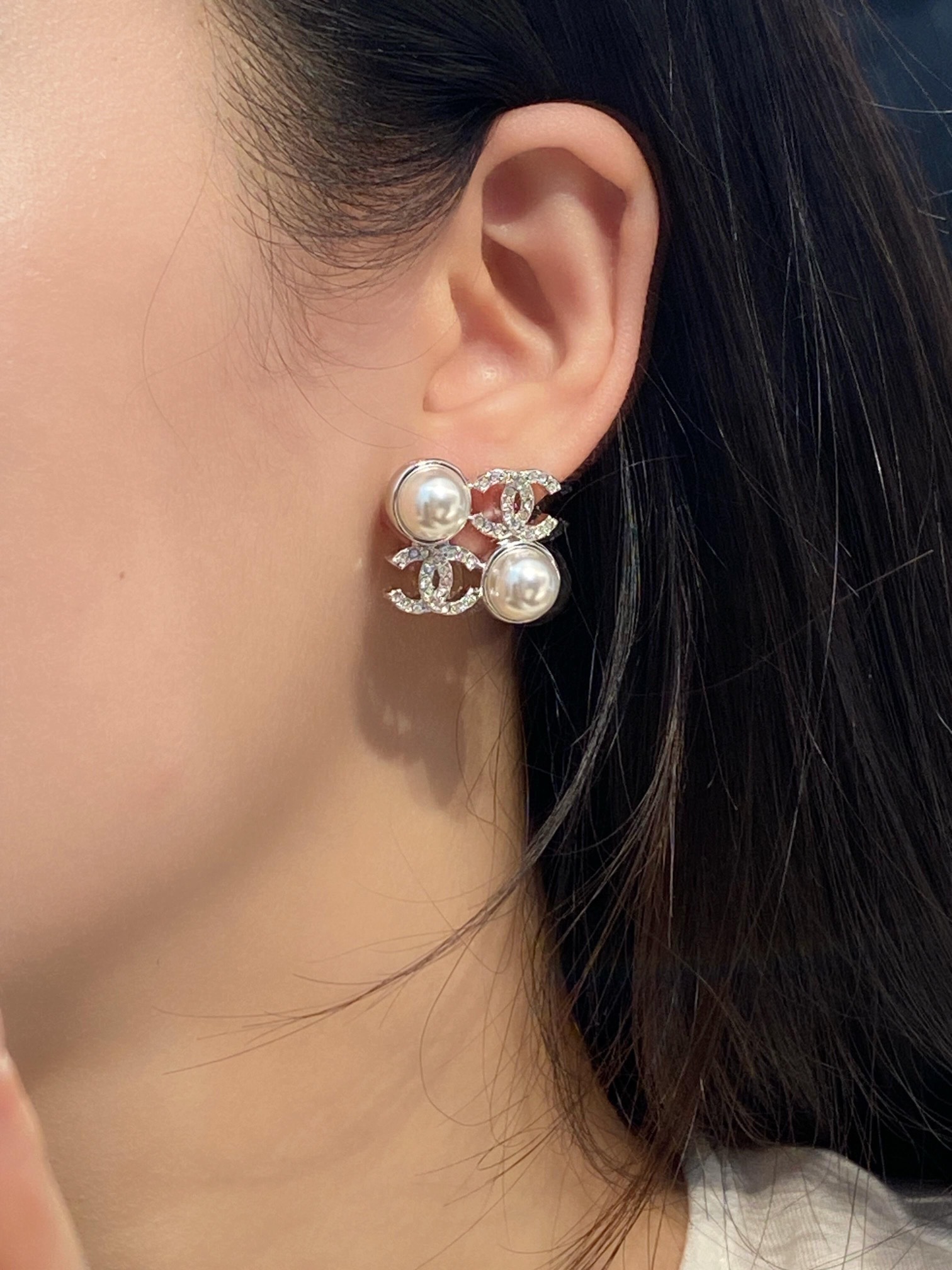 A1146 Chanel earrings