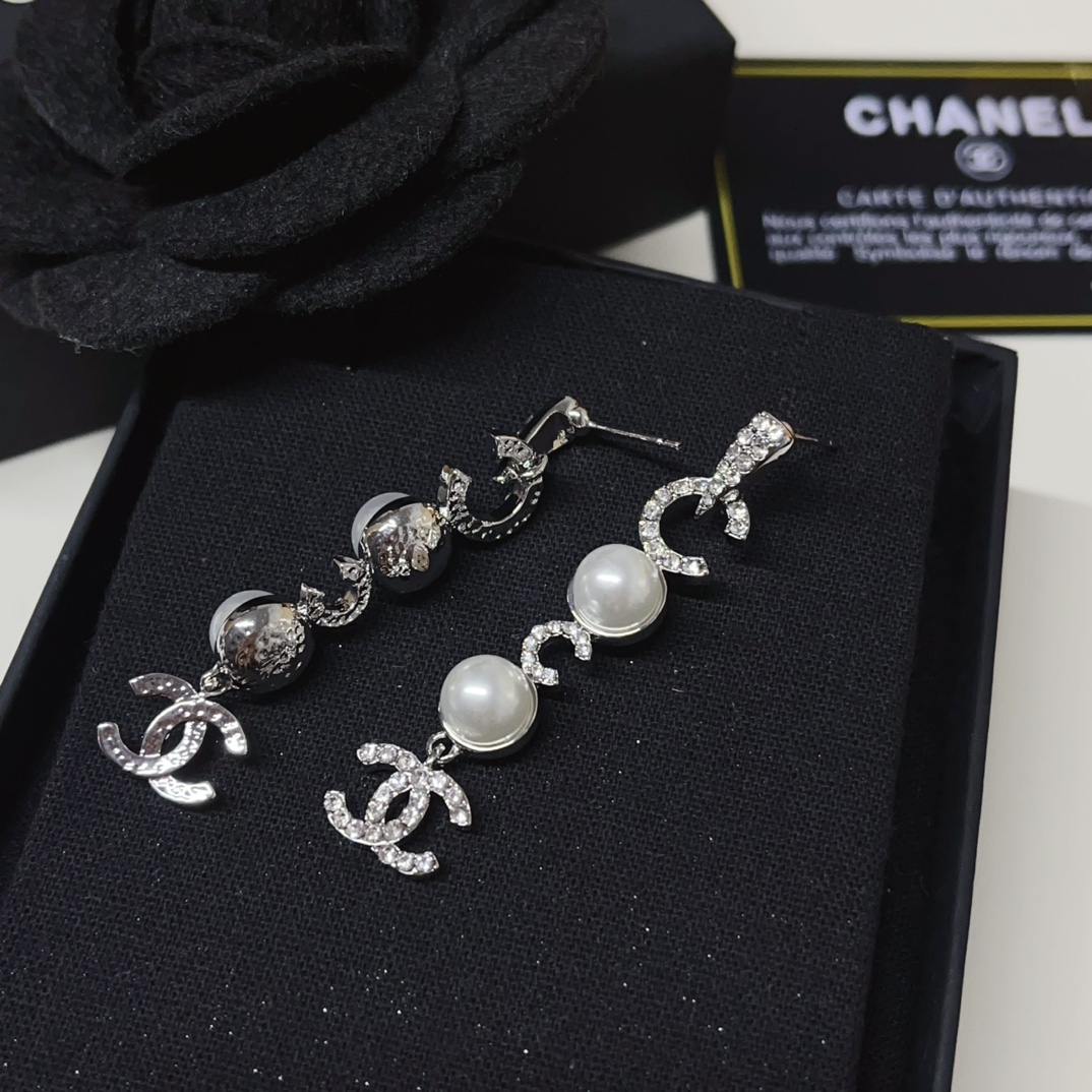 A1147 COCO Chanel earrings