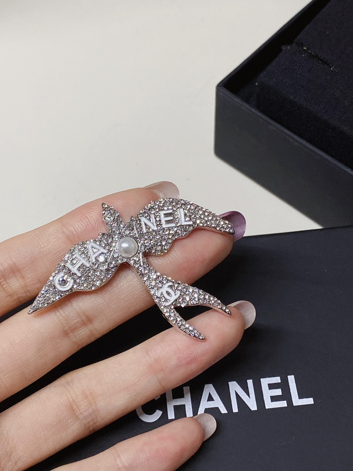 D183 Chane Crystal Bird brooch