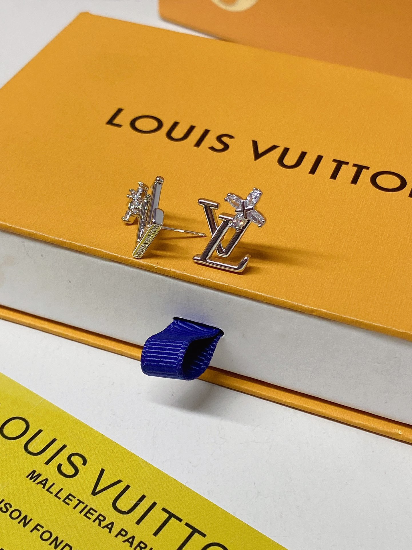 A1150 LV Louis vuitton ICONIC FLOWER earrings