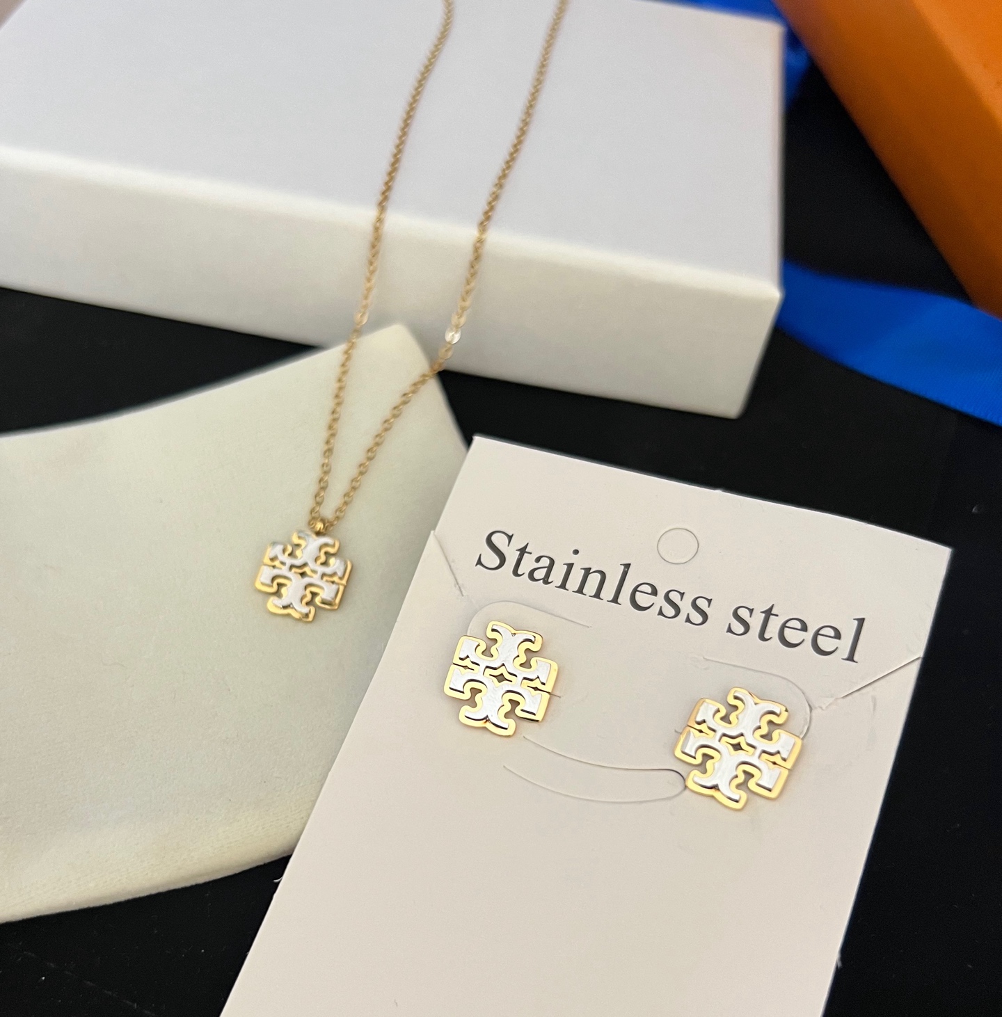 1 Set of Tory Burch Earrings and Necklace 116490