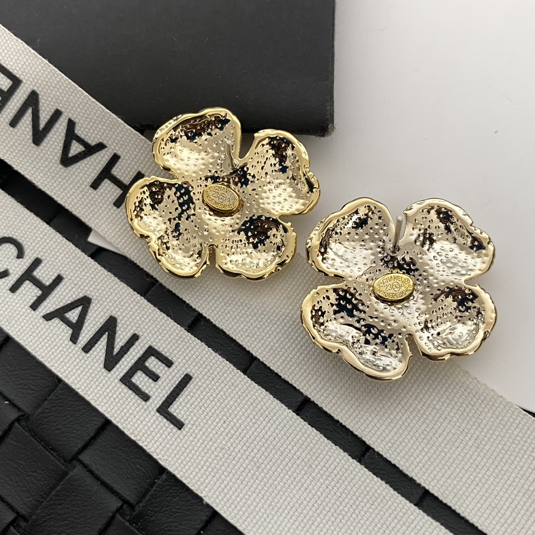 A554 Chanel vintage earrings