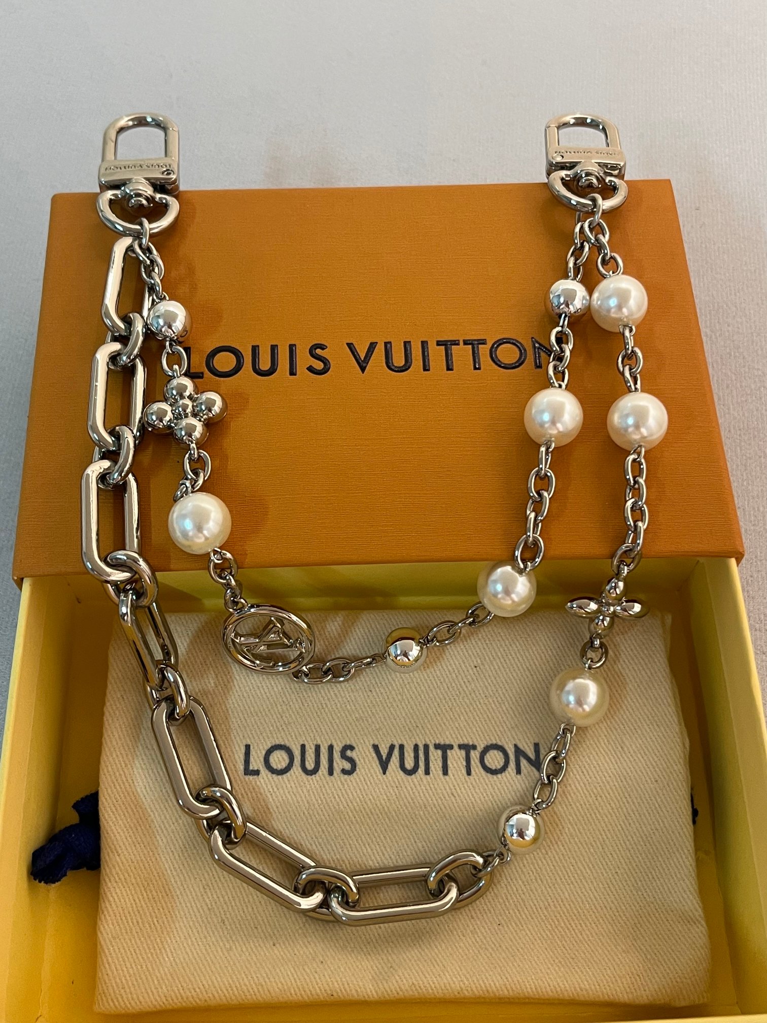 LV Figaro waist/bag chain charms 116582