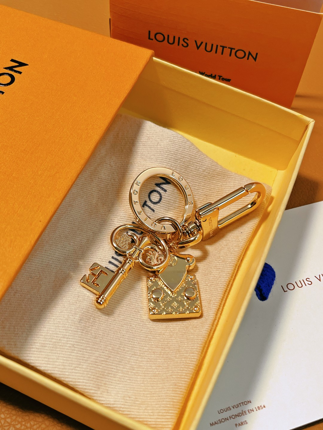LV Louis vuitton lock key charms keychain 116573