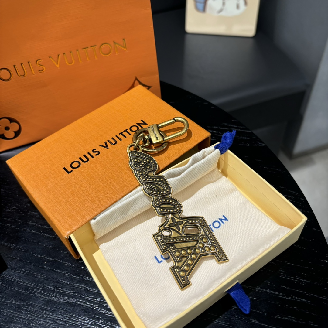 LV Louis vuitton copper vintage key charms M01711