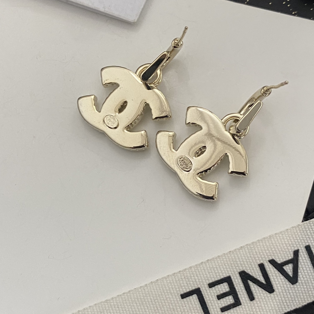 E020 Chanel CC earrings