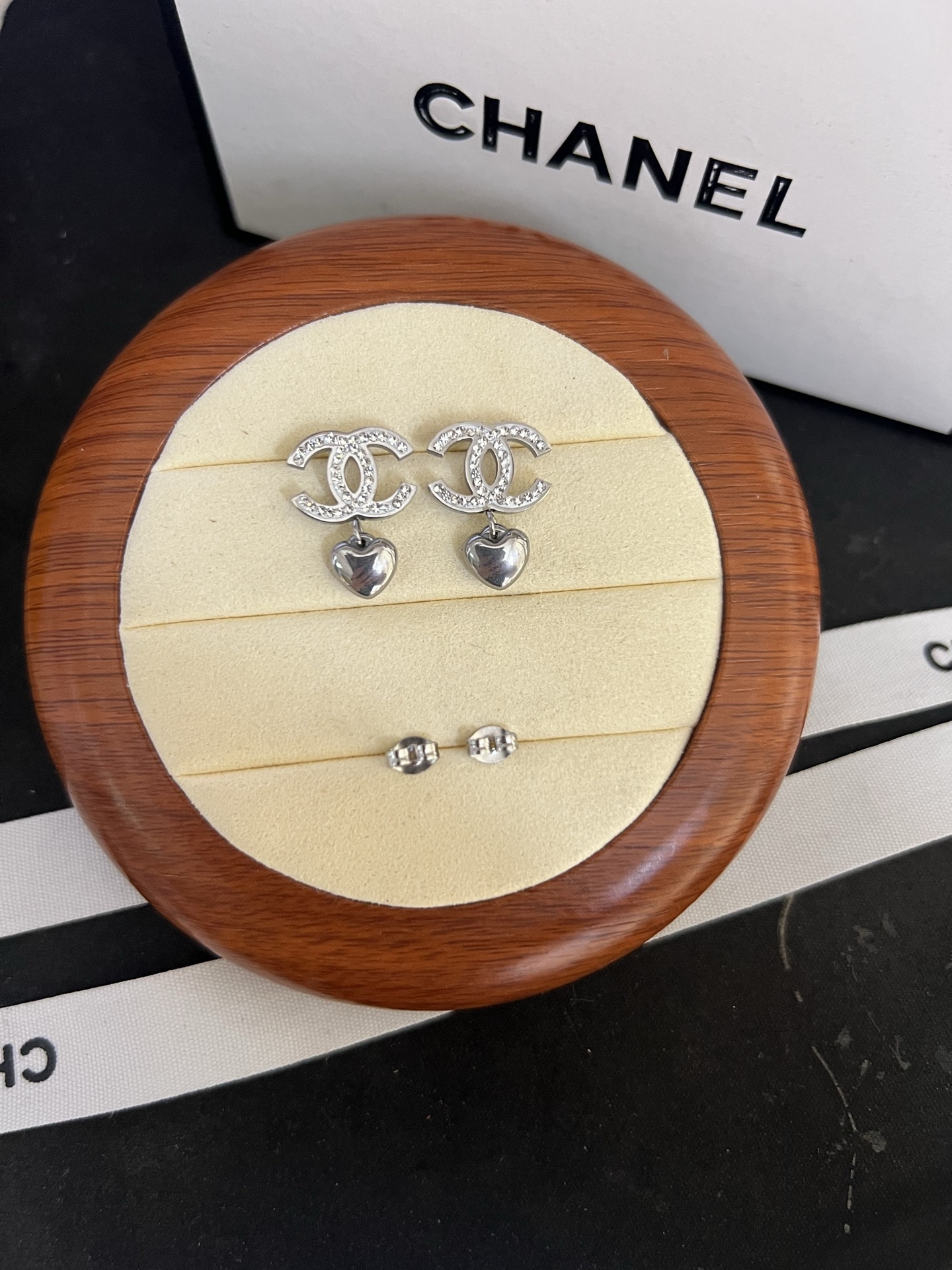 Chanel earrings 116618