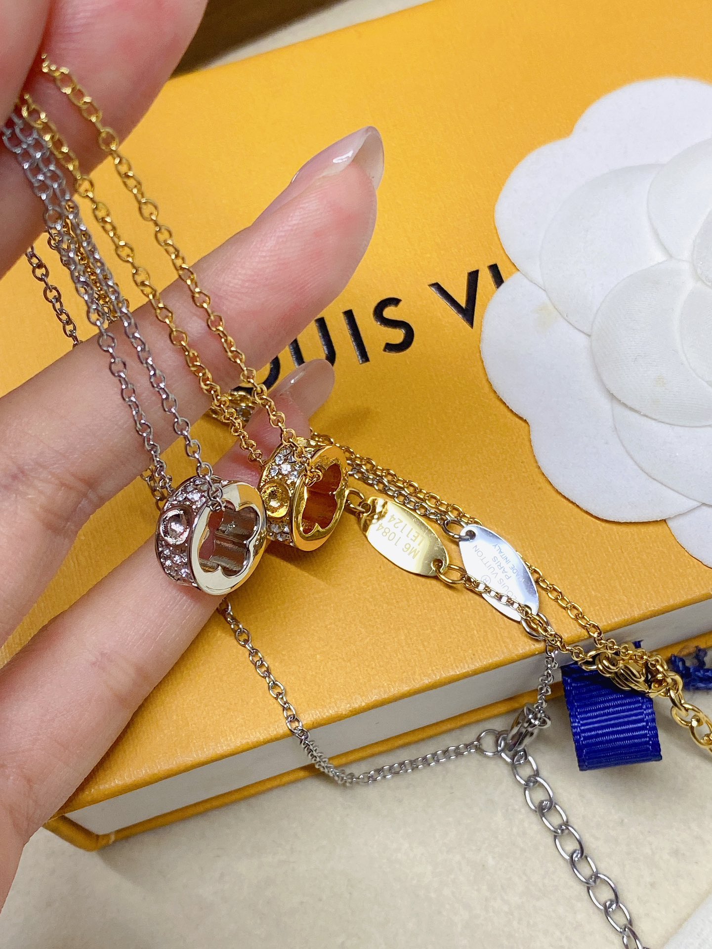 X689 LV Louis vuitton crystal necklace