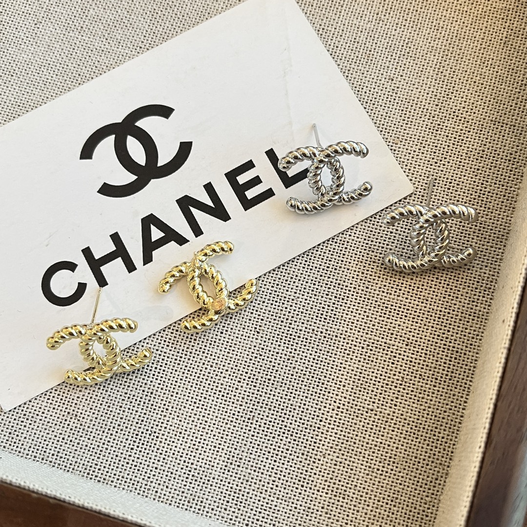 A1161 Chanel CC earrings