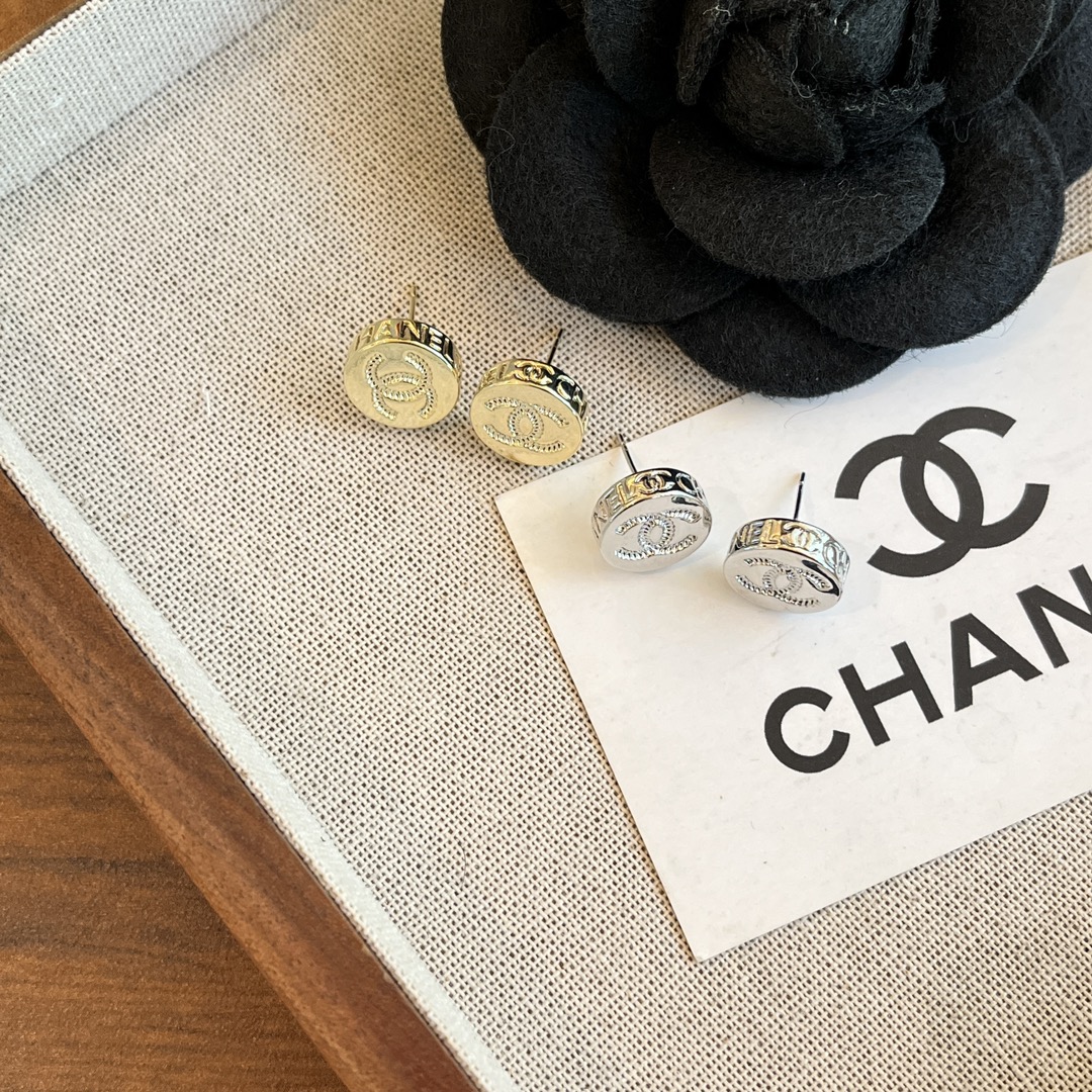 A1162 Chanel earrings